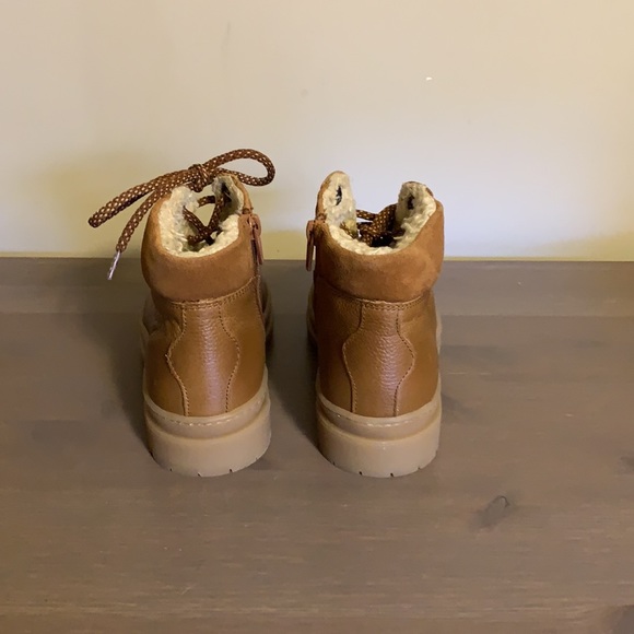 🆕 Zara Tan and Cream Sherpa Lined Booties - Girl’s Size 32 - Picture 6 of 9